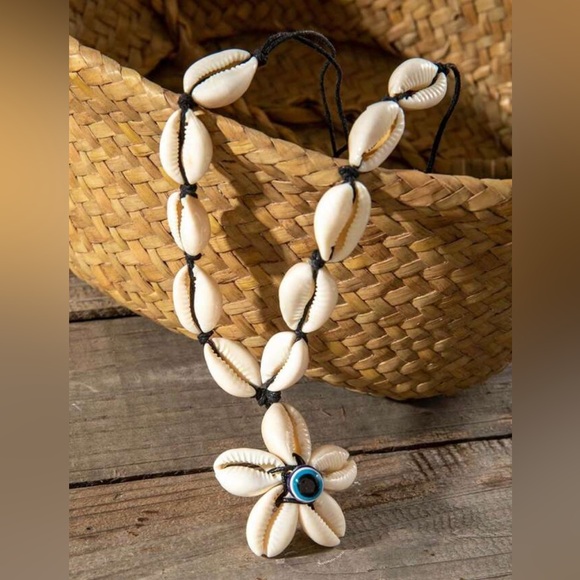 Shell Necklace with Evil Eye Pendant - Picture 4 of 5